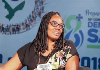 O amor pelo SUS transformou Altamira Simões em uma militante da saúde pública, colocando o direito à saúde ao lado de outras pautas, como a luta antirracista e o enfrentamento à violência contra a mulher. — Foto: Acervo pessoal.