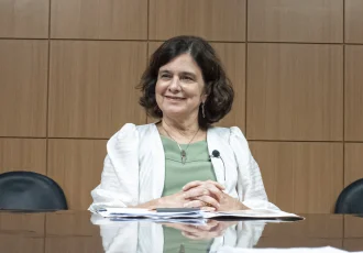 Em conversa com Radis, Nísia Trindade destaca o papel da ciência e da saúde coletiva como protagonistas na condução das políticas públicas