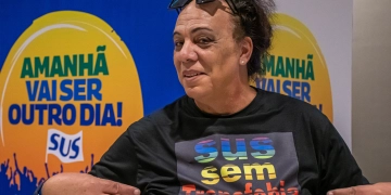 Pitty Barbosa, ativista de Guaíba (RS), destacou a invisibilidade de alguns temas na conferência, como a o envelhecimento de travestis e transexuais vivendo com HIV. — Foto: Eduardo de Oliveira.