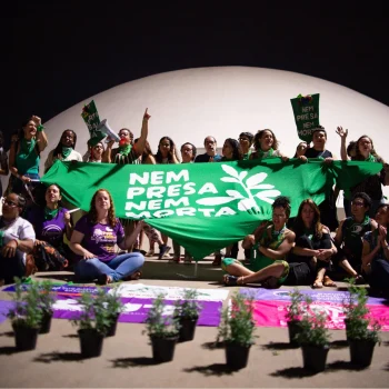 Manifestação no 28 de Setembro de 2023 pelo Dia de Luta pela Descriminalização do Aborto no Museu Nacional da República em Brasília (DF). — Foto: Juliana Duarte.