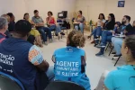 Equipes da Saúde da Família, Multidisciplinar e do Caps se reúnem para discussão sobre o caso de uma paciente. — Foto: Licia Oliveira.