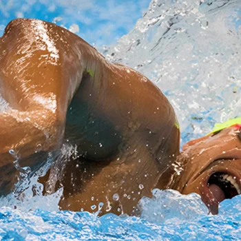 Dono de 13 medalhas em Jogos Paralímpicos, o nadador Clodoaldo Silva vive uma rotina árdua de treinamentos antes de competir no Rio de Janeiro, em setembro. — Foto: Comitê Paralímpico Brasileiro CPB).
