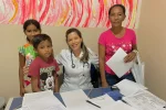 A hepatologista faz o acompanhamento de pessoas com hepatites virais no Centro de Testagem e Aconselhamento (CTA), de Lábrea, no Amazonas. — Foto: acervo pessoal.