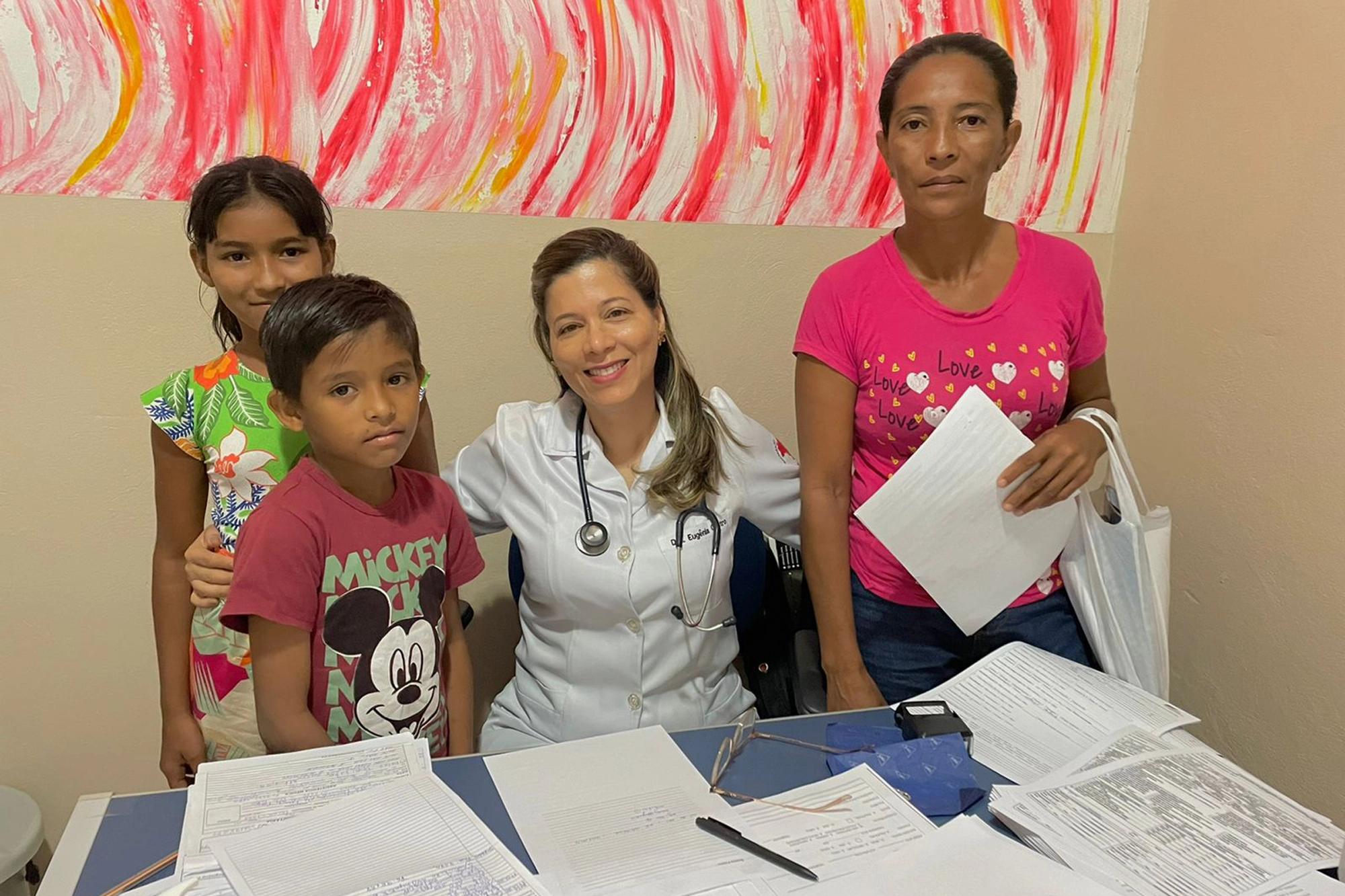 A hepatologista faz o acompanhamento de pessoas com hepatites virais no Centro de Testagem e Aconselhamento (CTA), de Lábrea, no Amazonas. — Foto: acervo pessoal.