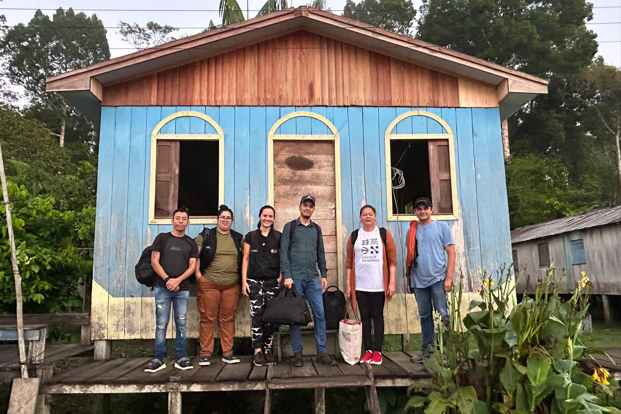 Adhryan, Ana Maísa, Kátia, Jackson, Deusilene e Gadelha, da Fiocruz Rondônia, antes de deixar Várzea Grande a caminho de Acimã. — Foto: Adriano De Lavor.