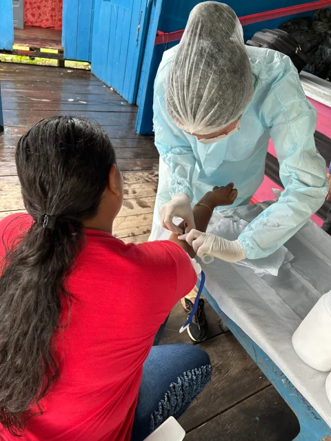 Ribeirinhos como Raimunda Antônia Inácio puderam se testar para hepatites e outras doenças. — Foto: Adriano De Lavor.