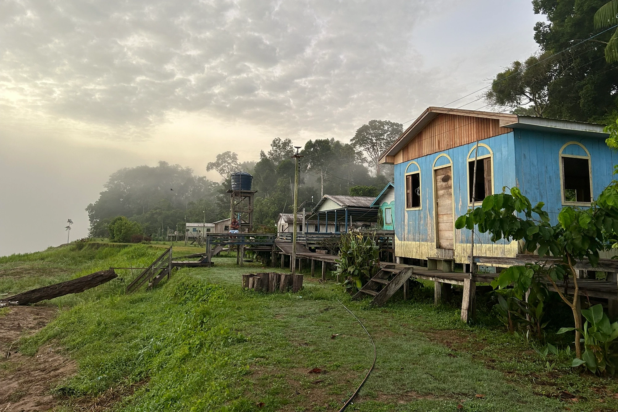 Amanhecer na comunidade de Várzea Grande, em Lábrea, no sul do Amazonas, região onde a hepatite delta é endêmica. — Foto: Adriano De Lavor.