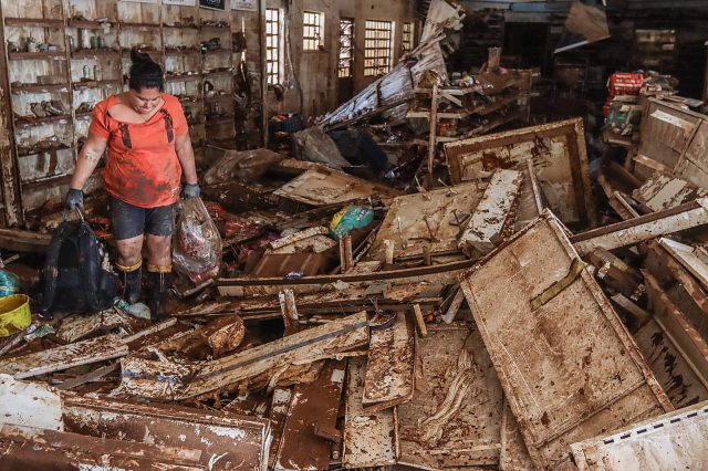 Além dos destroços