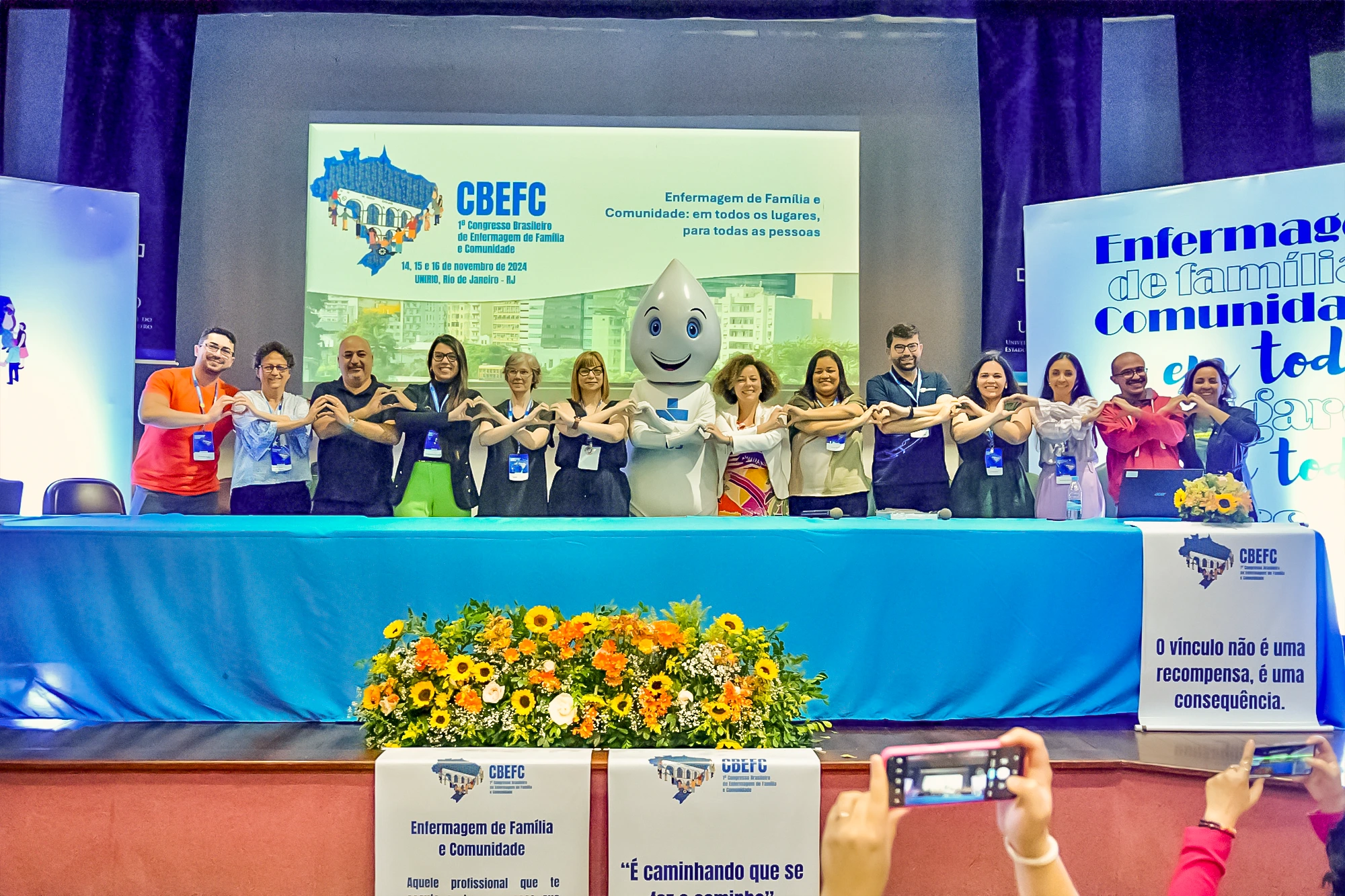 Enfermeiras e enfermeiros de família e comunidade reunidos no primeiro congresso da categoria. — Foto: Douglas Rosa.