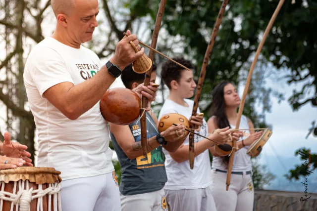 Na ginga entre capoeira e ciência