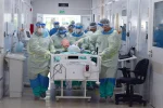 Profissionais de saúde atuaram sob pressão para salvar vidas durante a pandemia de covid-19. — Foto: Peter Ilicciev.