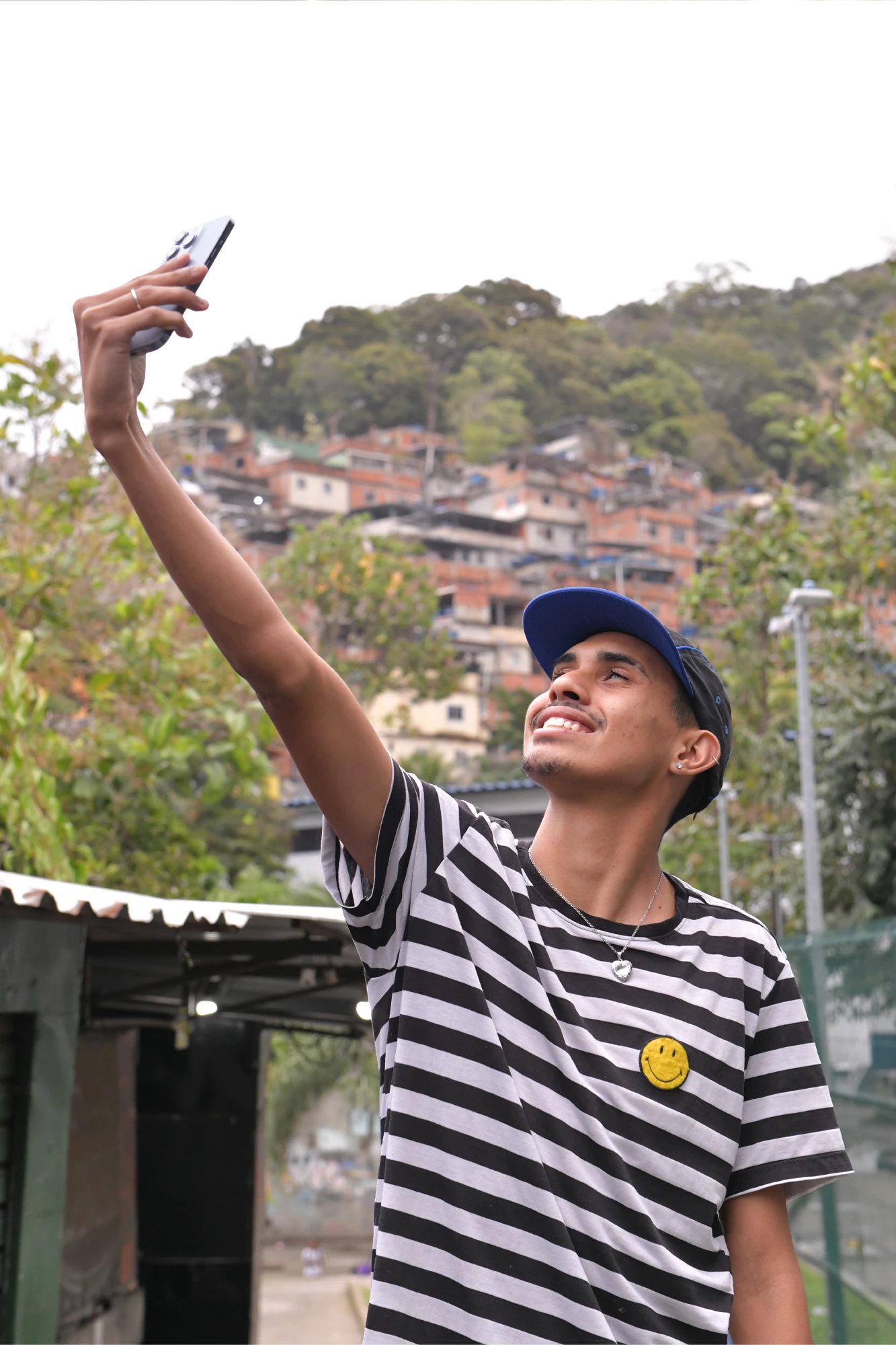 Ruan utiliza sua visibilidade na internet para debater temas importantes para sua comunidade. — Foto: Eduardo de Oliveira.