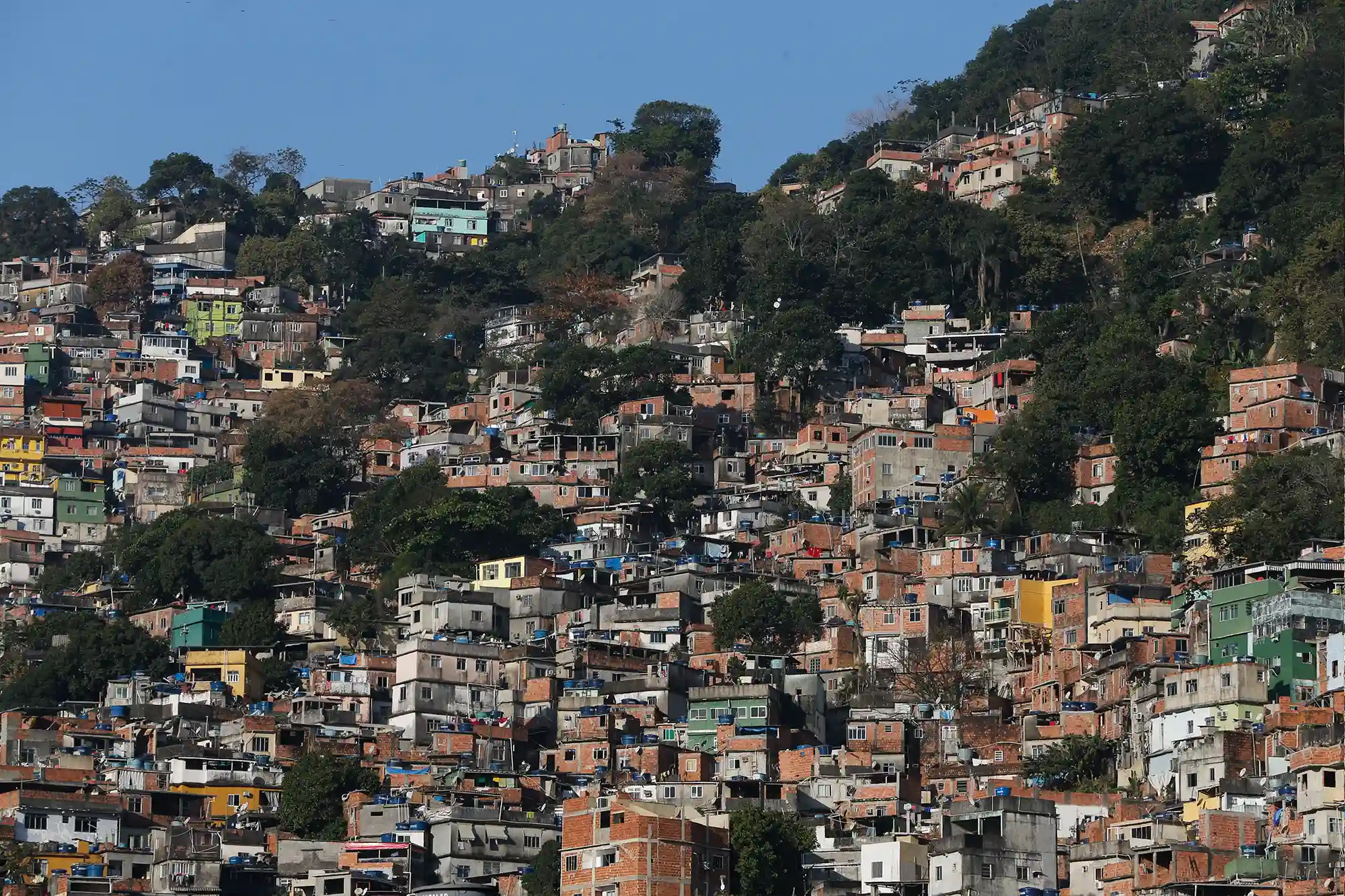 Densidade demográfica contribui para que o combate à doença seja difícil no território. — Foto: Fernando Frazão/Agência Brasil.