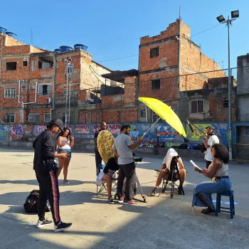 Gravação de filme contou com apoio da comunidade de Manguinhos (RJ). — Foto: divulgação/Coisa de favela.