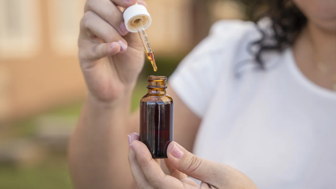 Medicamentos à base de cannabis são utilizados, por exemplo, para o tratamento de dores crônicas, epilepsia e sintomas associados à quimioterapia. — Foto: Manu Farias